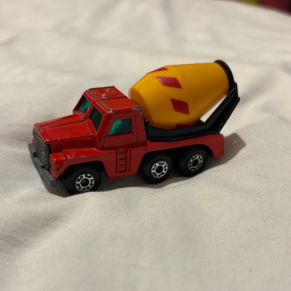 Matchbox Superfast No. 19 Cement Truck